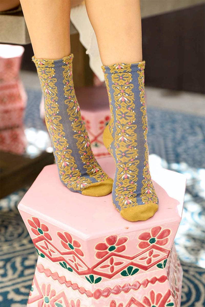 Fall & Winter - Embroidered Flower Pattern Socks