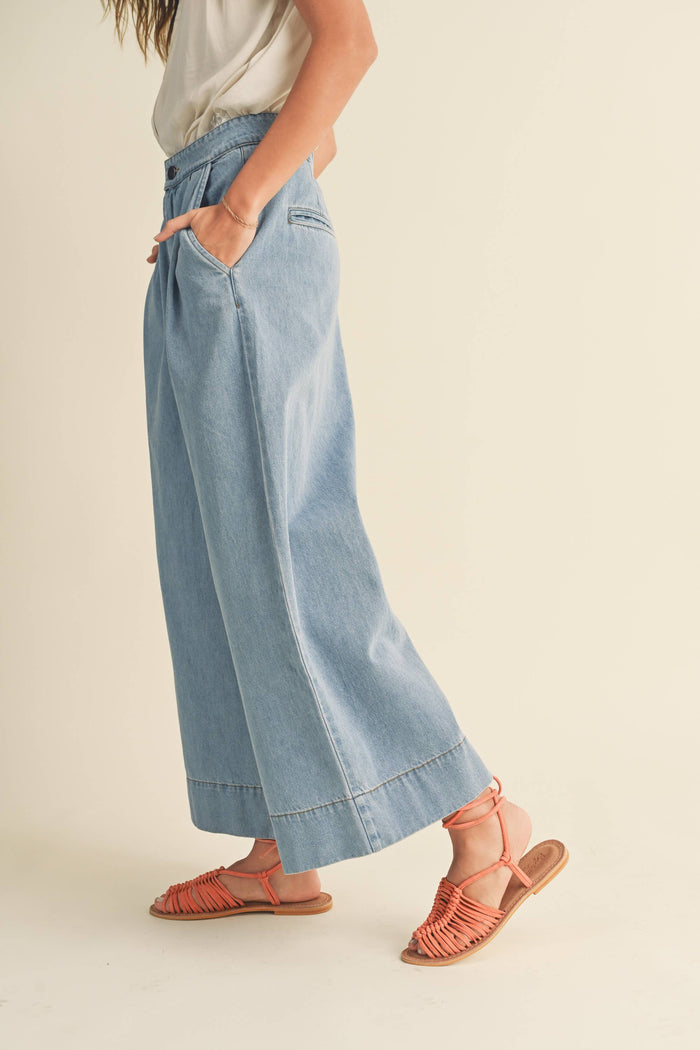 Stylish Mid-Rise Wide Leg Cropped Denim Pants - Side View