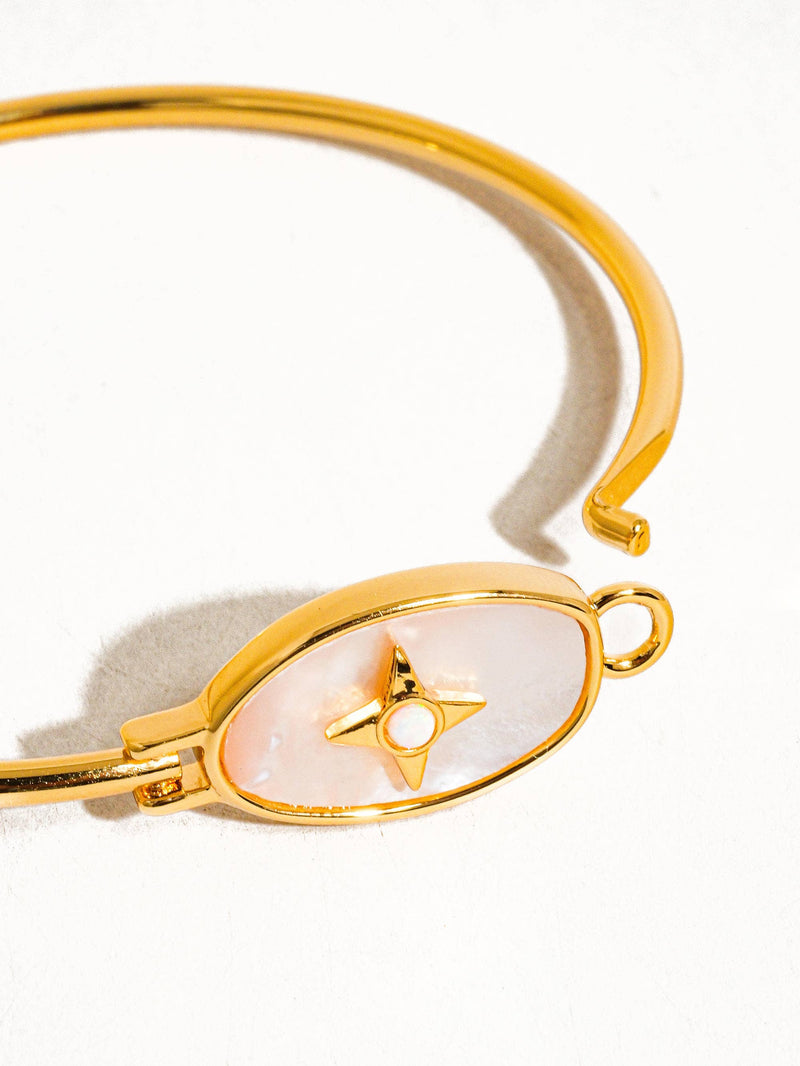 Aileen 18K Gold Vintage Star Shell Bangle